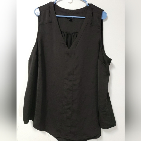 Torrid Charmeuse Sleeveless Top Plus Size 2 - Picture 1 of 4